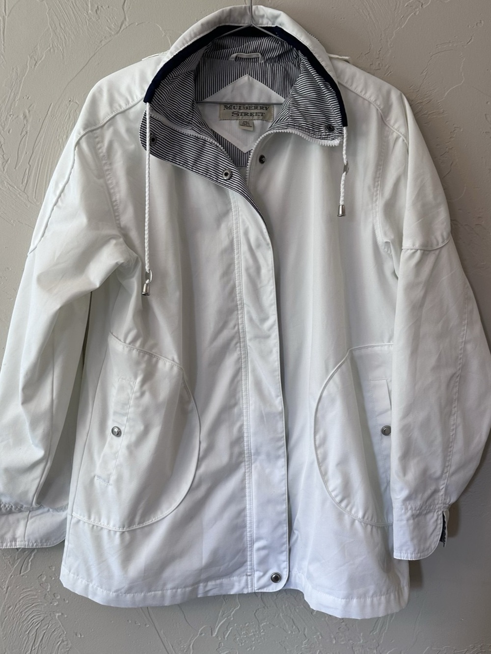 Mulberry Street White Hooded 90s Jacket Size Medium Like New